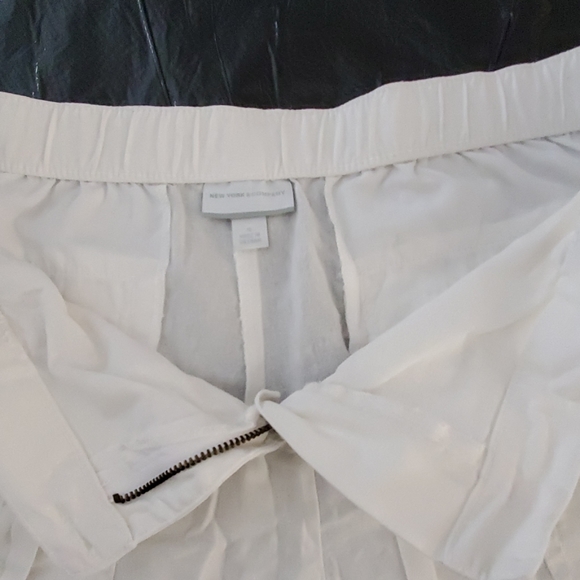 Shorts - Picture 2 of 3